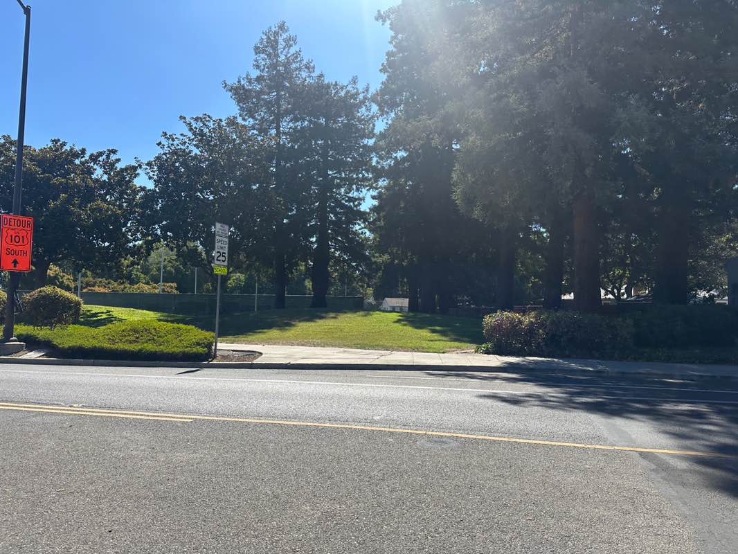 walking near me in Willow Oaks Park in autumn