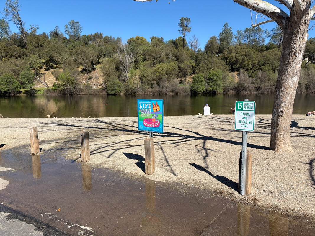 walking near me in Henningsen Lotus Park in spring