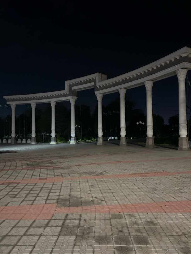 walking near me in Сквер in spring