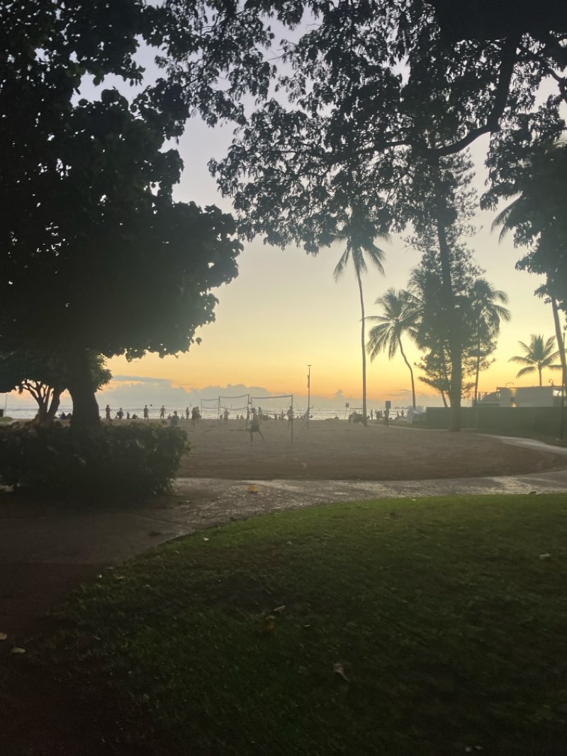 walking near me in Fort DeRussy Beach Park in autumn