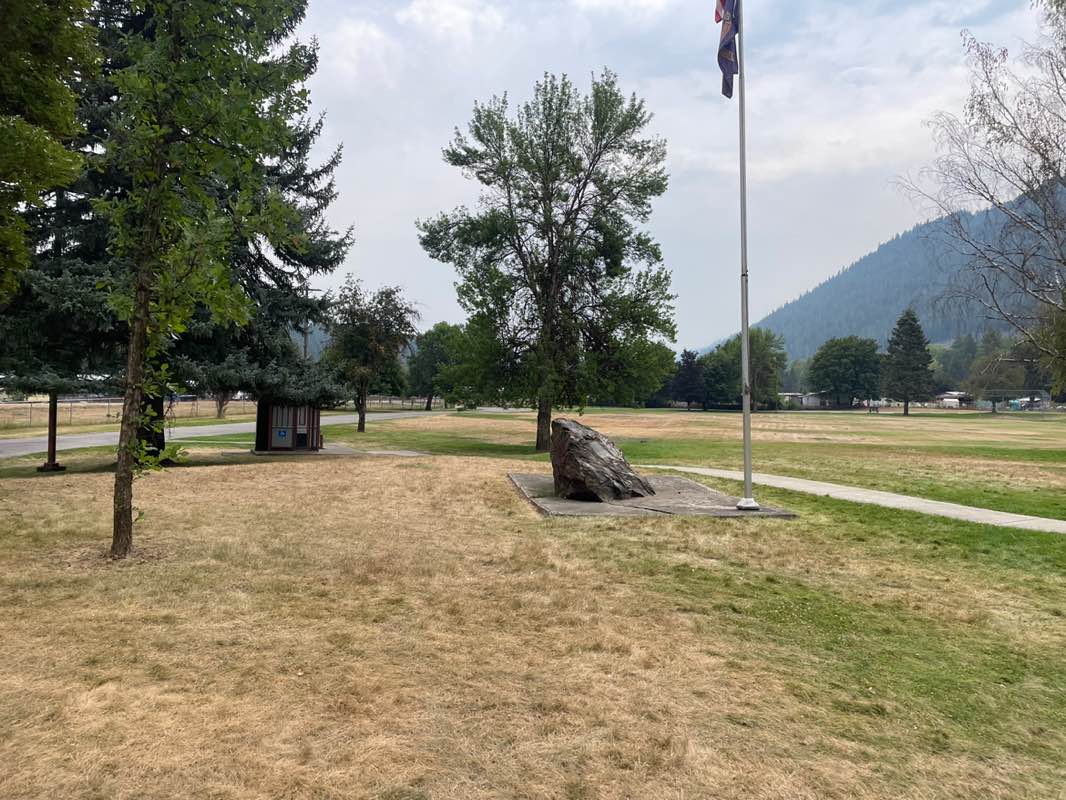 walking near me in Gene Day Park in autumn