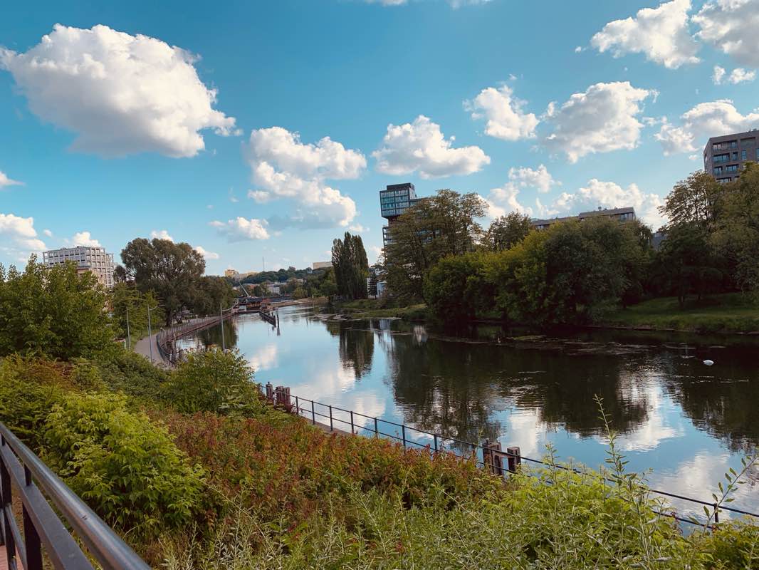 walking near me in Skwer Franciszka Floriana Czakiego in summer