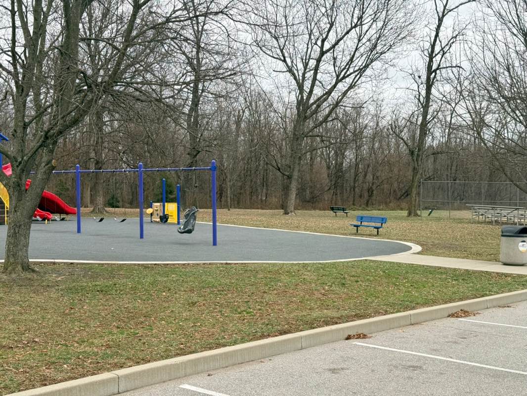 walking near me in Lincoln Woods Park in winter