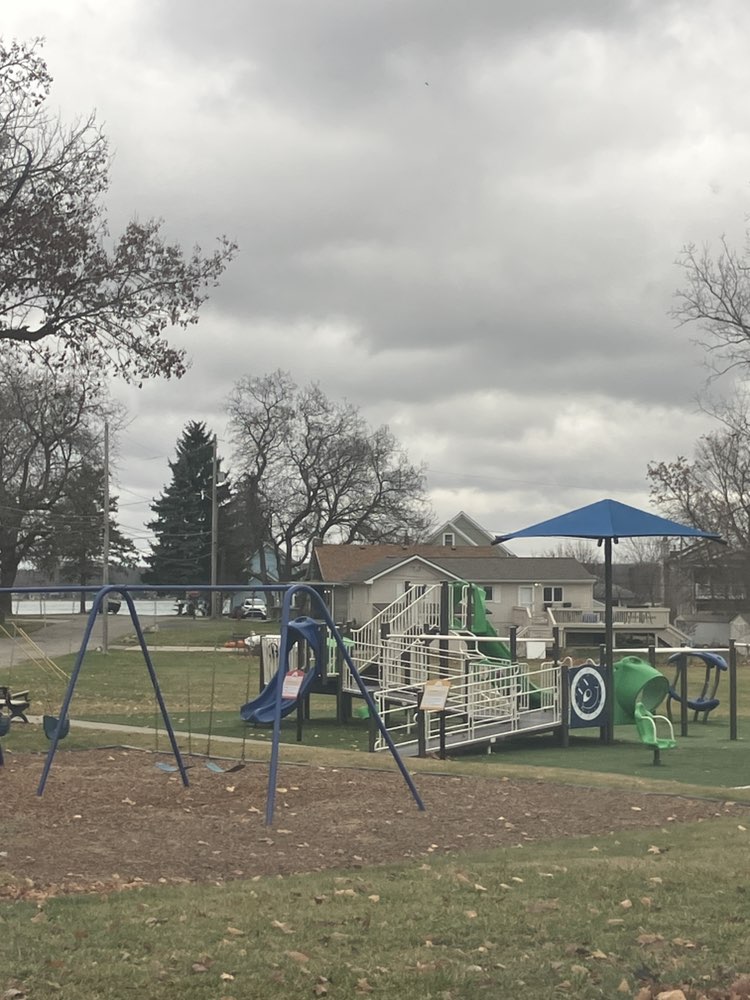 walking near me in Marshall Park in autumn