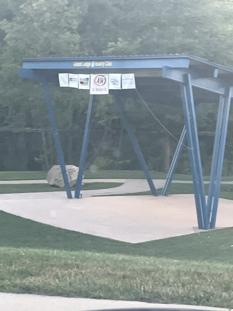 walking near me in Jaycee Park in autumn