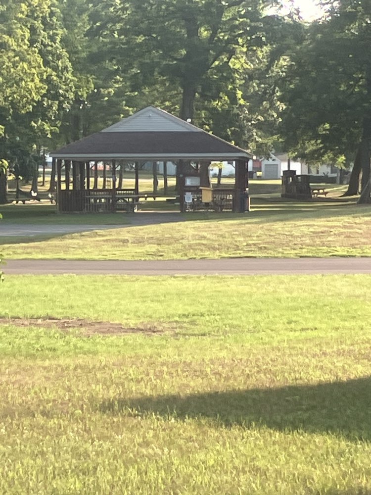 walking near me in Grove Park in summer