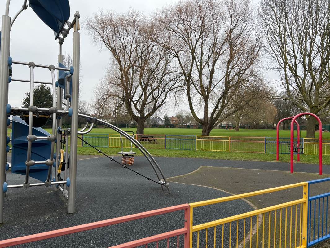 walking near me in Priestmead Recreation Ground in winter