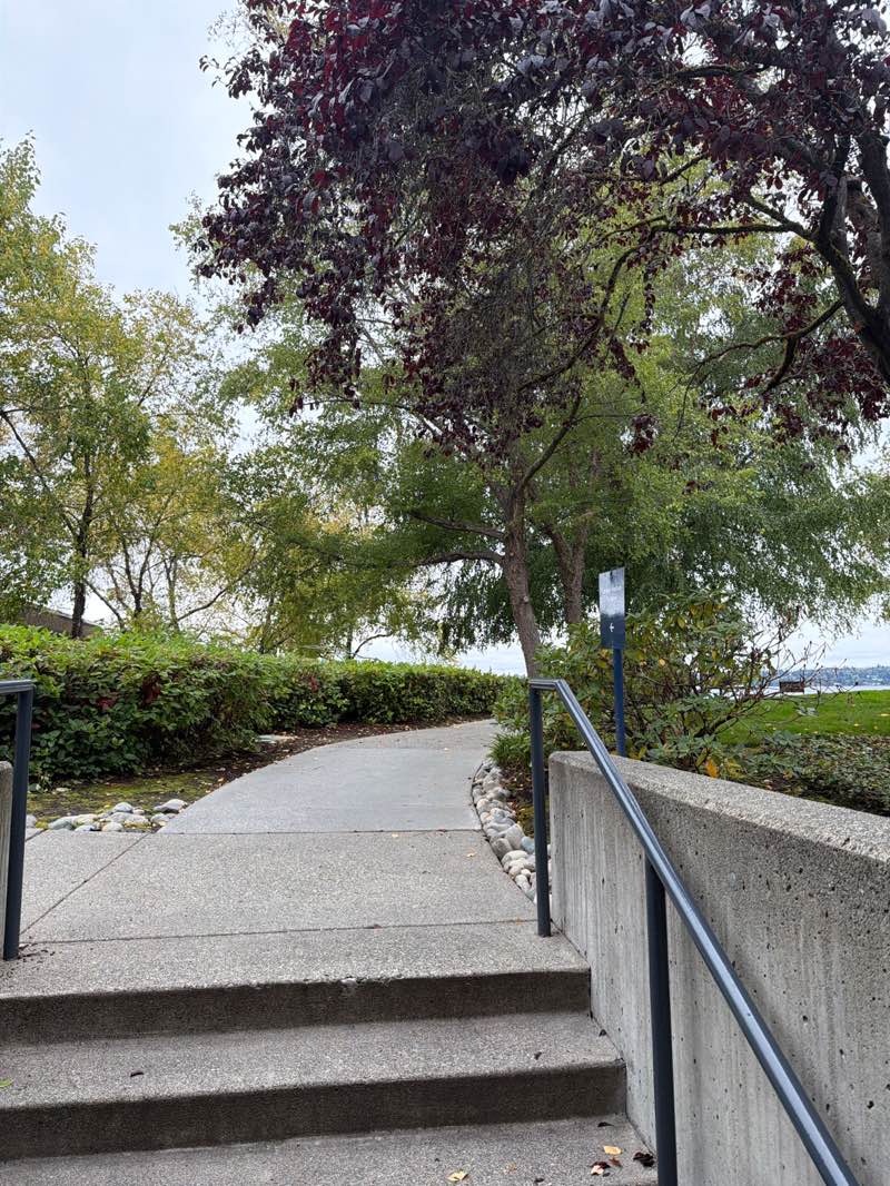 walking near me in Houghton Beach Park in autumn