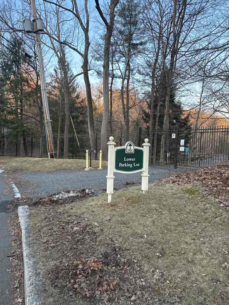 walking near me in Leonard J Buck Gardens in spring