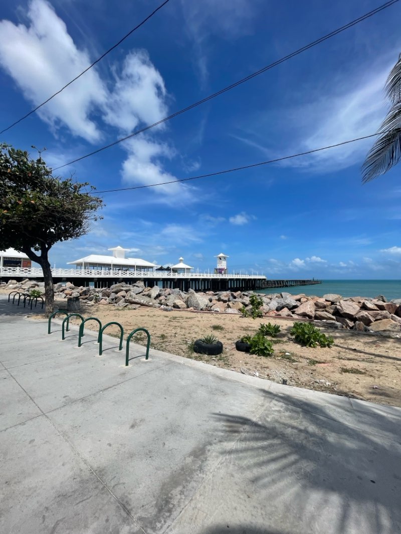 walking near me in Praça Luiza Távora in summer