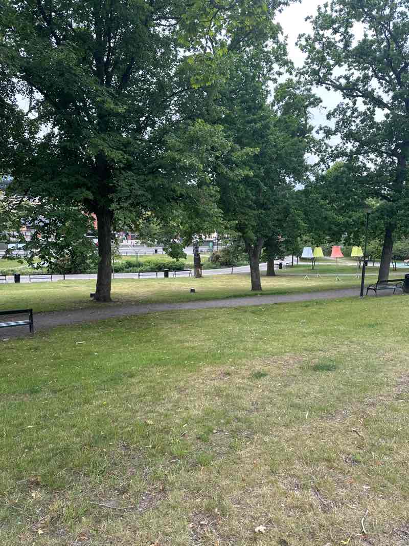 walking near me in Stadsparken in summer