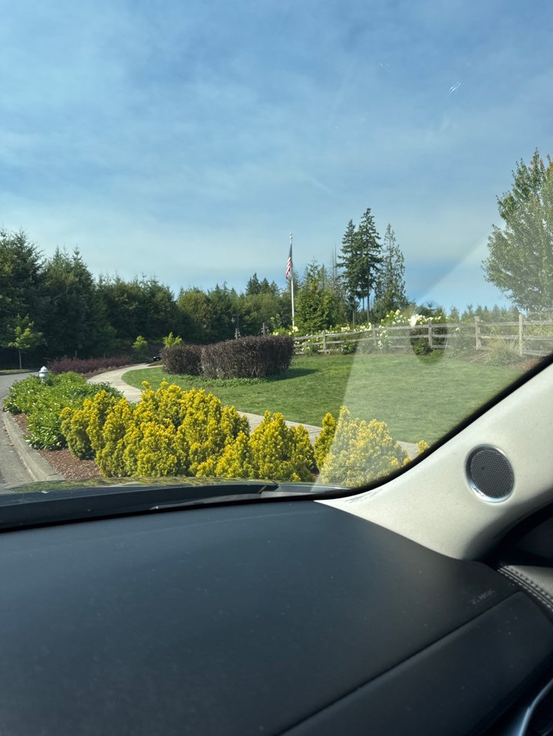 walking near me in Knoll Park in autumn