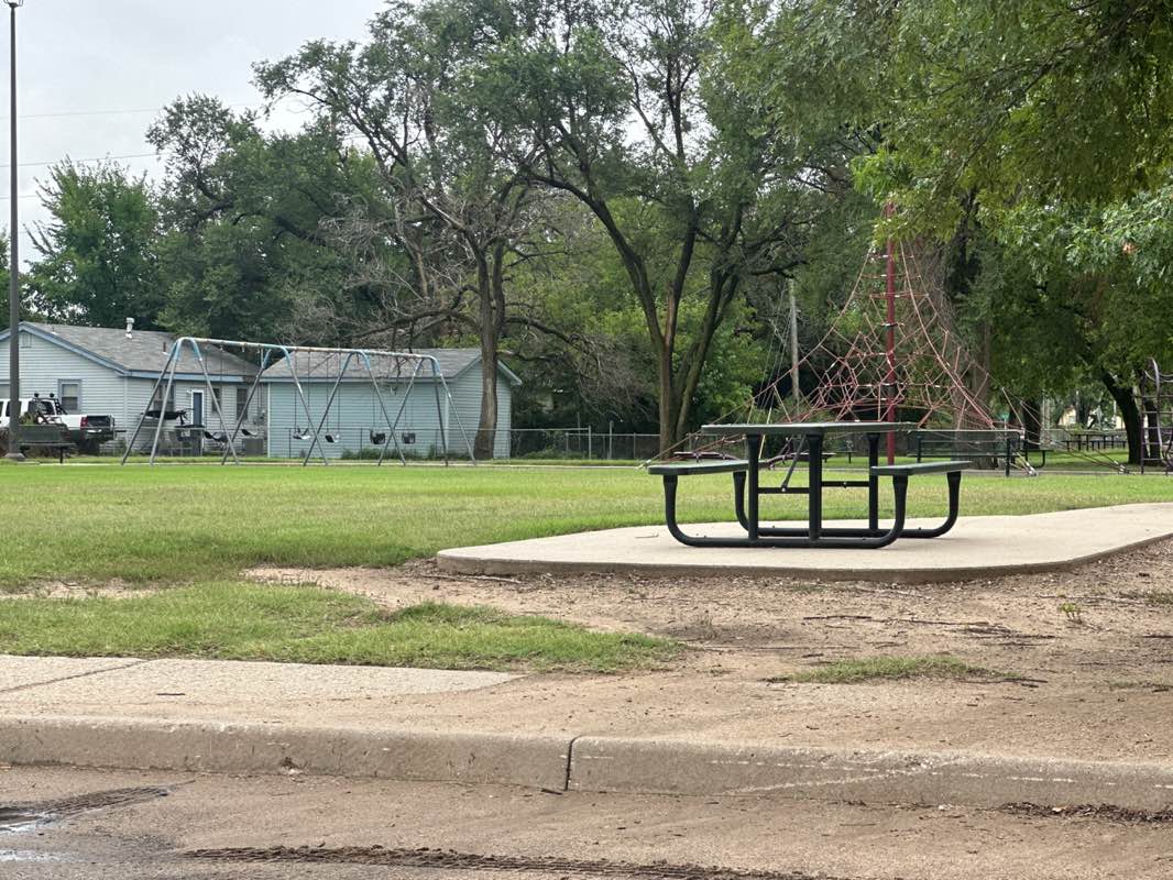 walking near me in Kiwanis Park in autumn