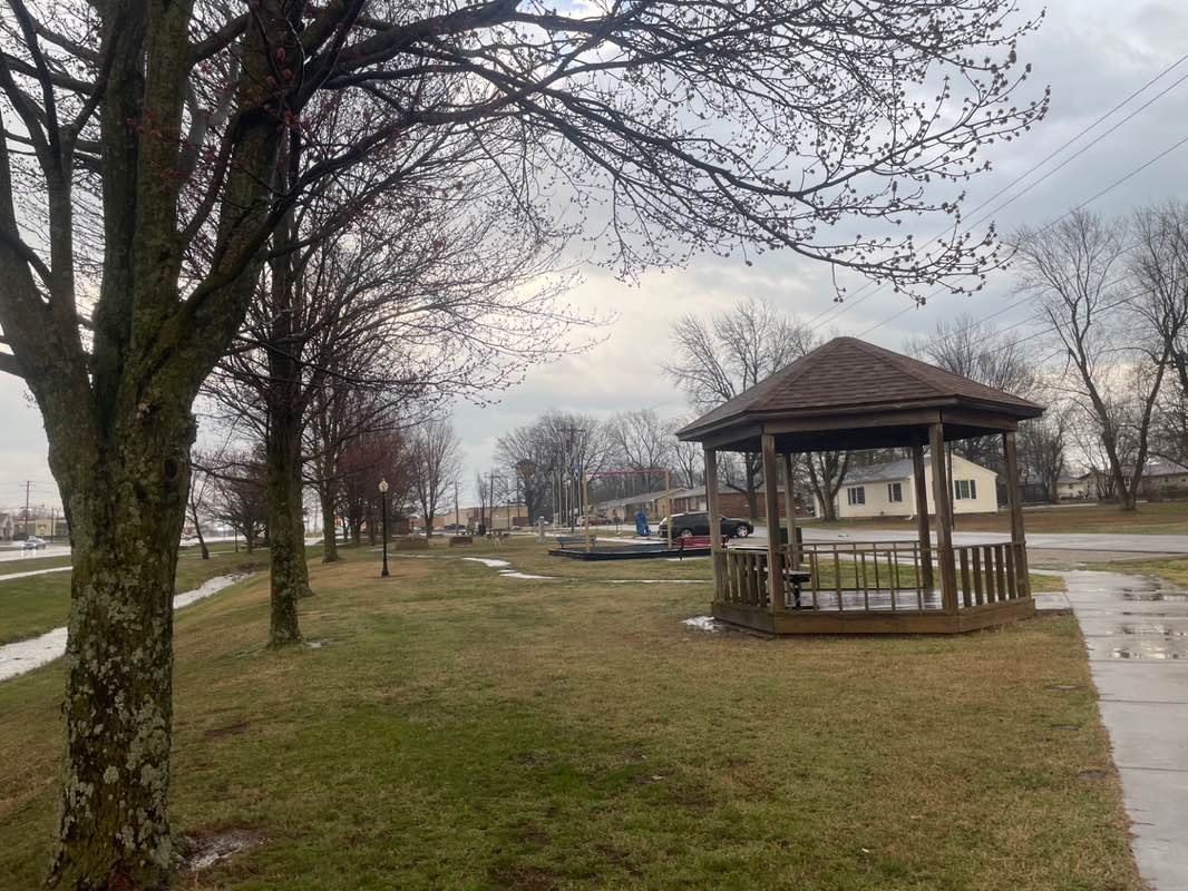 walking near me in Wynne Park in spring