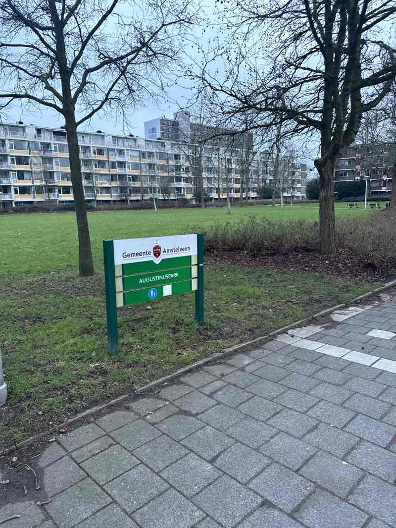 walking near me in Augustinuspark in winter