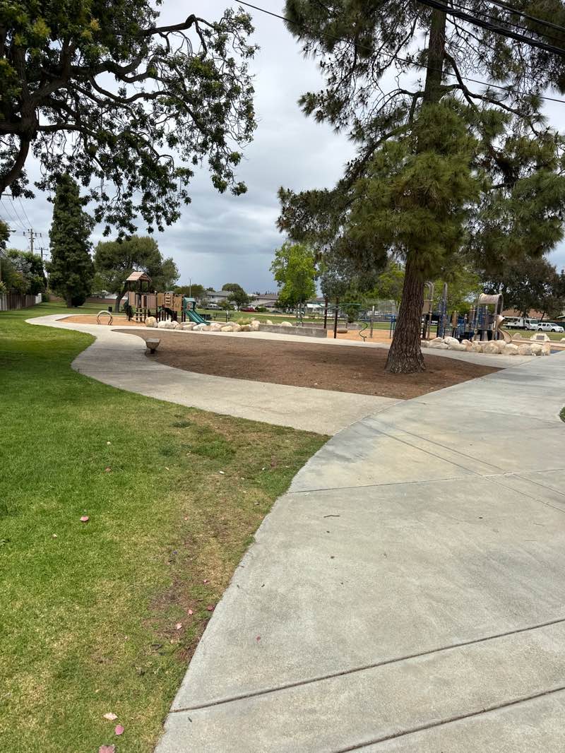 walking near me in Smallwood Park in spring