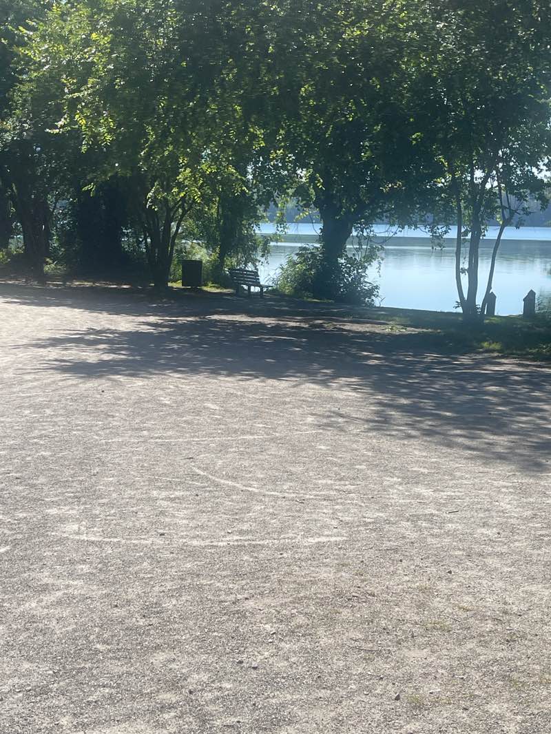 walking near me in Oak Grove Lake Park in summer