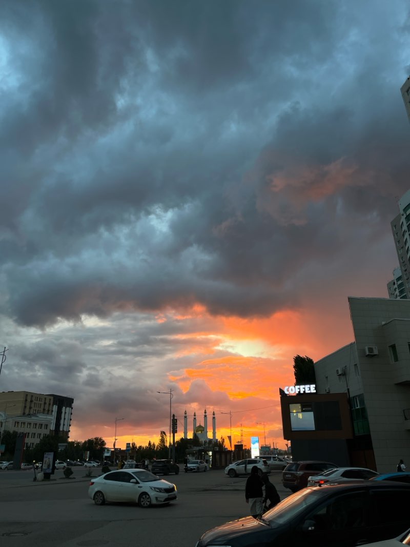 walking near me in Парк финансистов и экономистов in winter