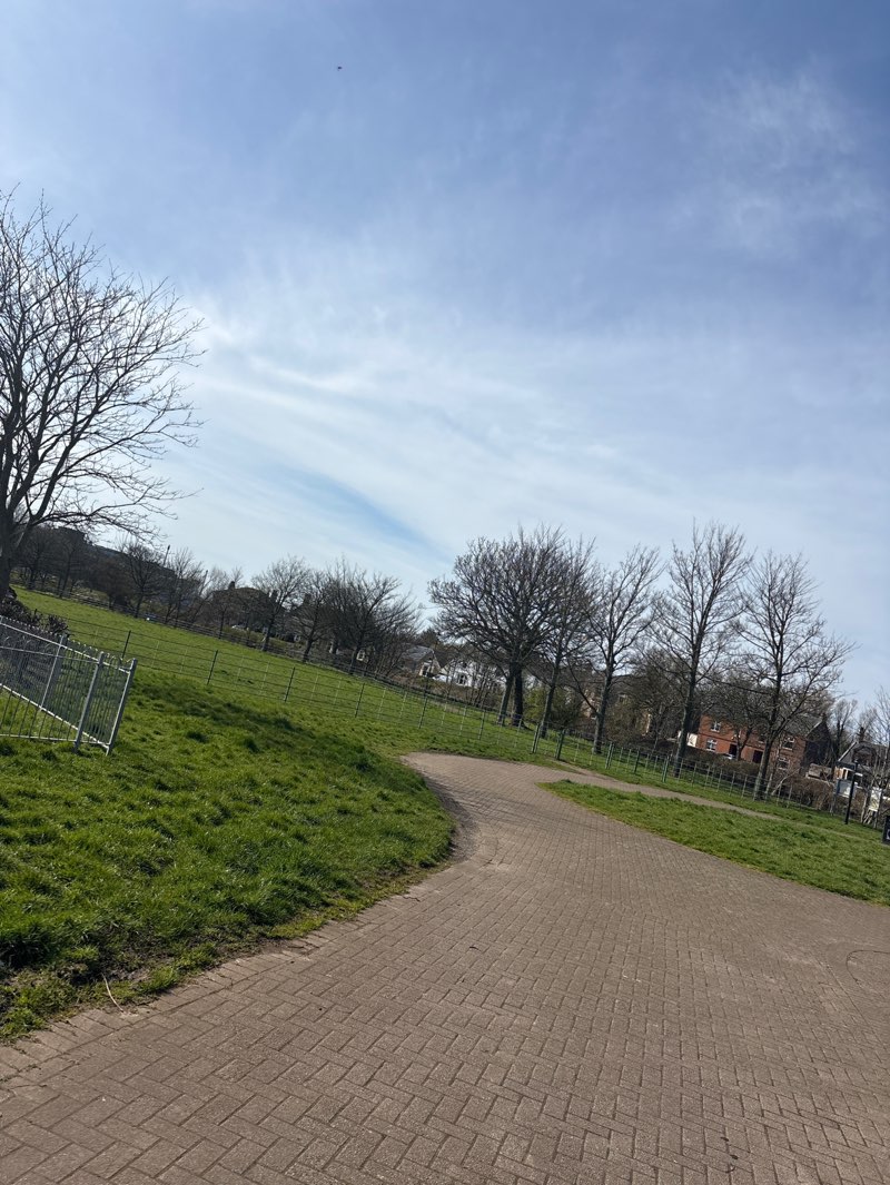 walking near me in Low Green in spring