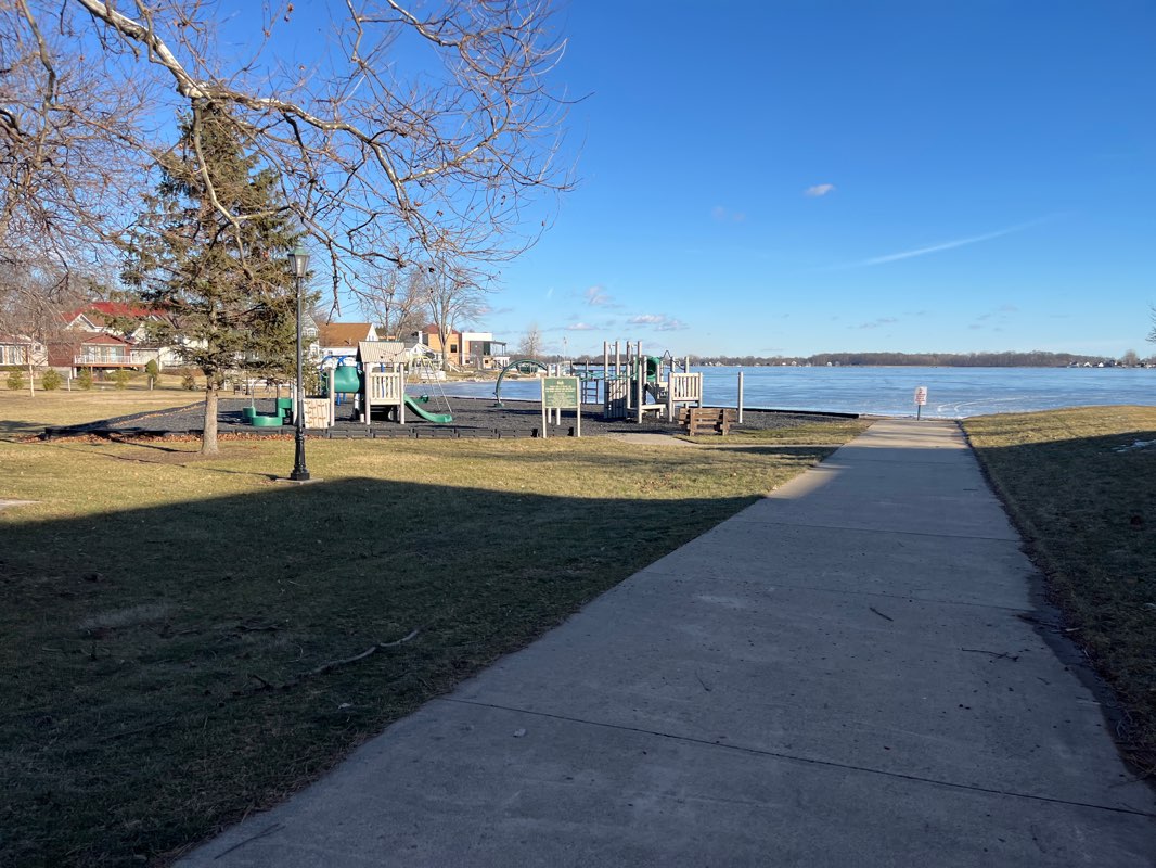 walking near me in Lakeside Park in winter