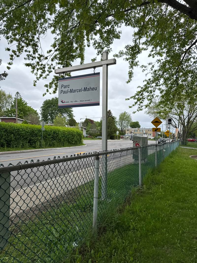 walking near me in Parc Paul-Marcel-Maheu in spring