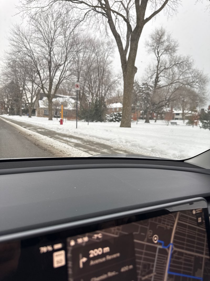 walking near me in Parc Sloane in winter