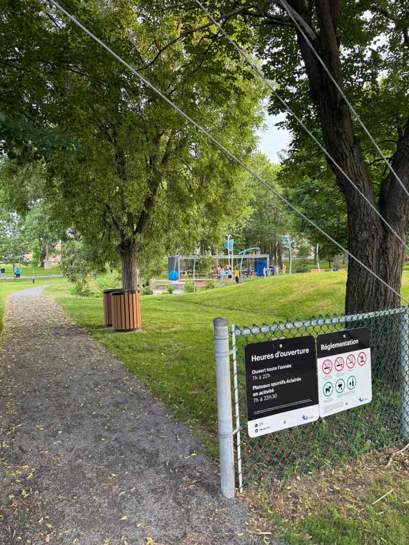 walking near me in Parc Chopin in summer