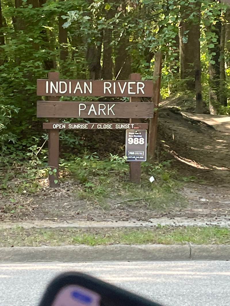 walking near me in Indian River Park in autumn