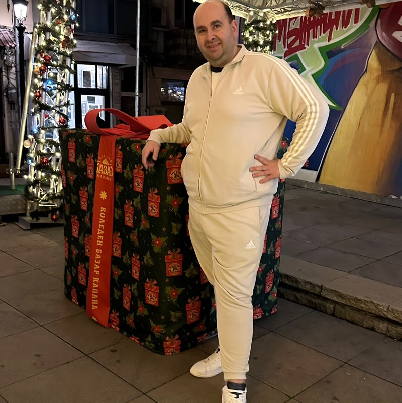 Vasil_РазлепенитеАфиши