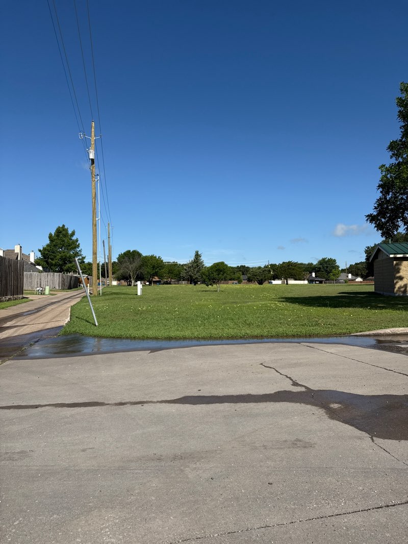 walking near me in Shorewood Park in summer