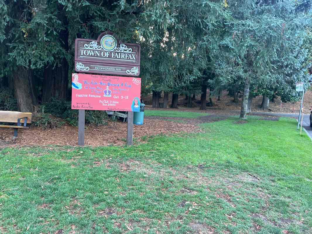 walking near me in Bolinas Park in autumn