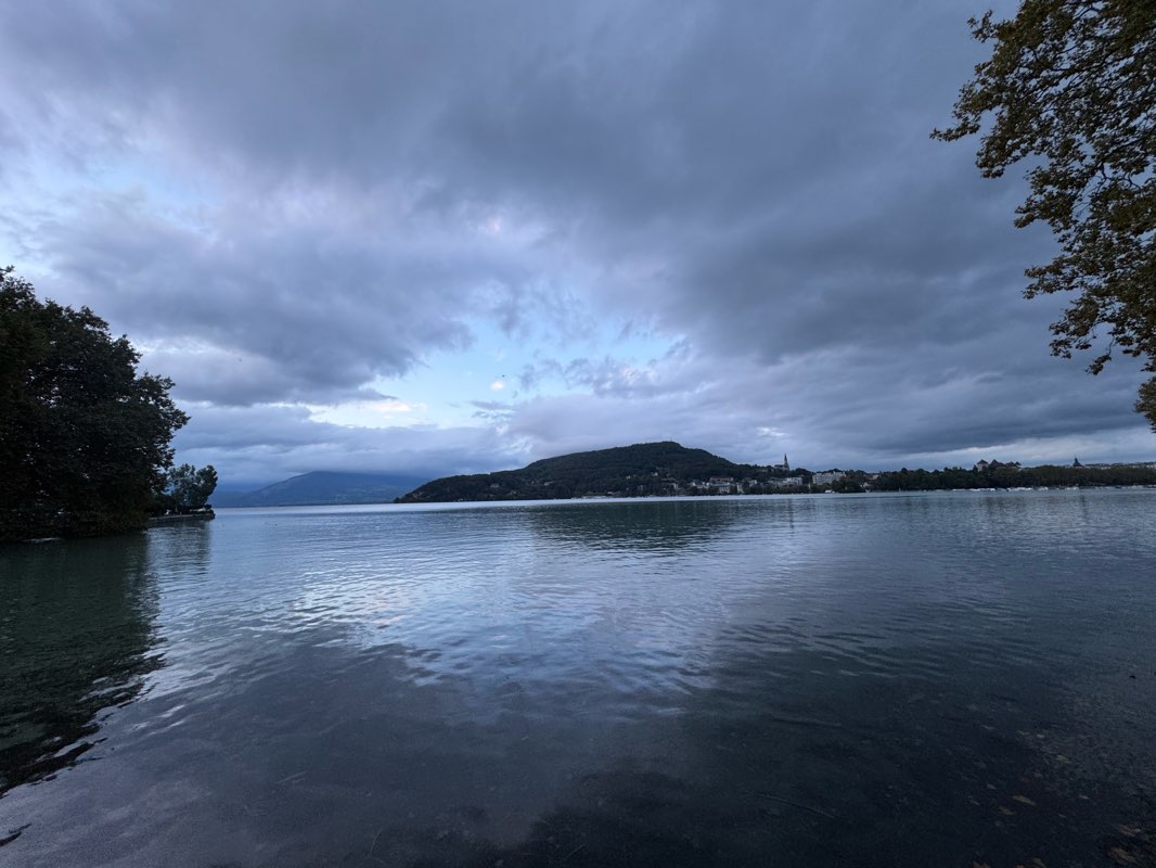 walking near me in Parc d'Albigny in winter