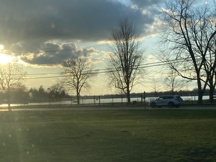 walking near me in Lake Park in spring