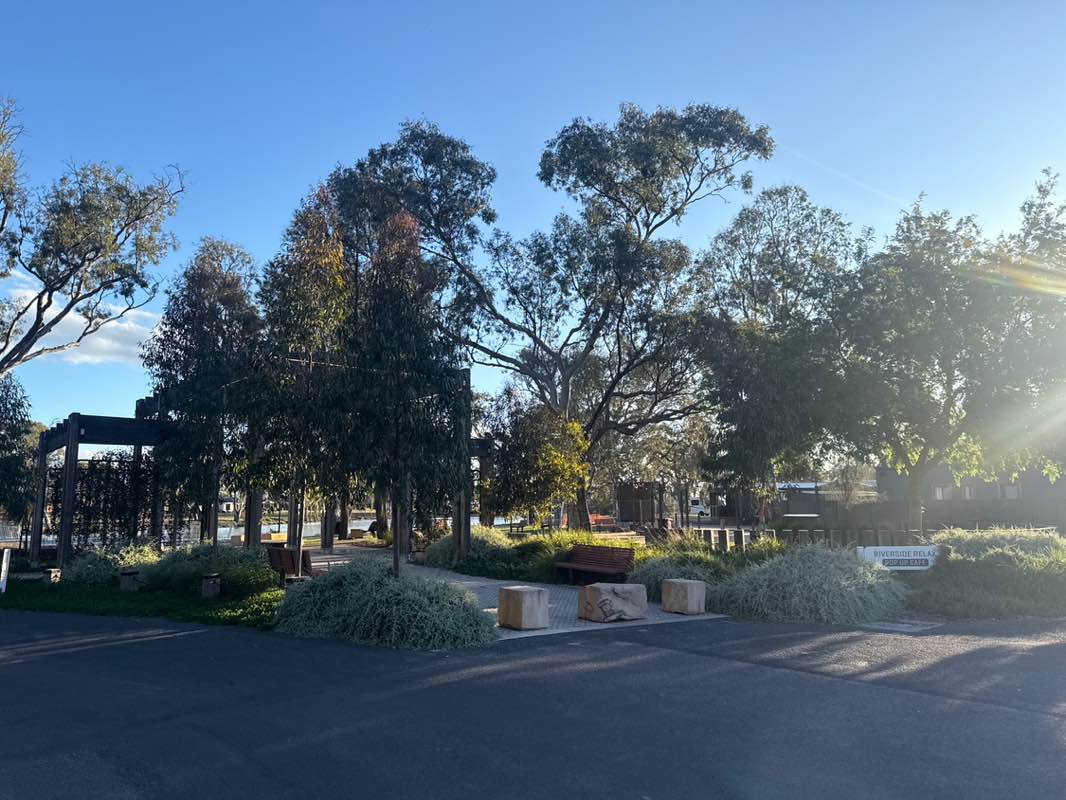 walking near me in Horsham Botanical Gardens in spring