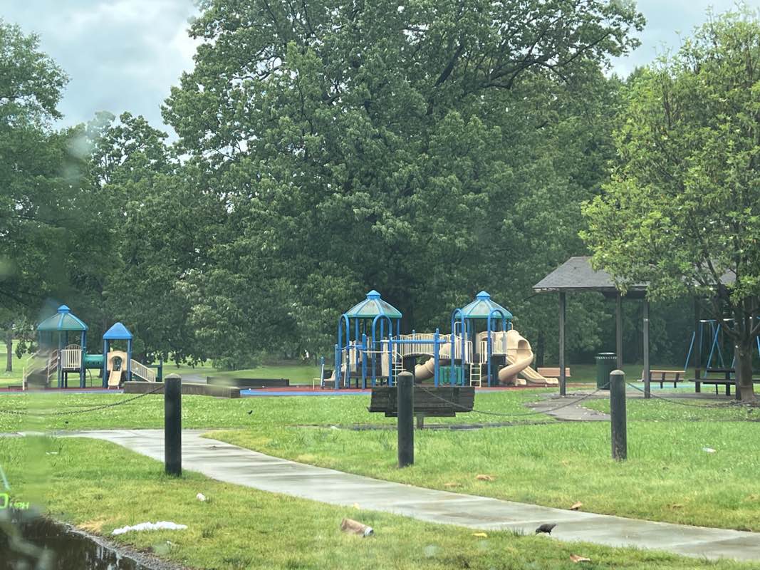 walking near me in Glenview Park in spring