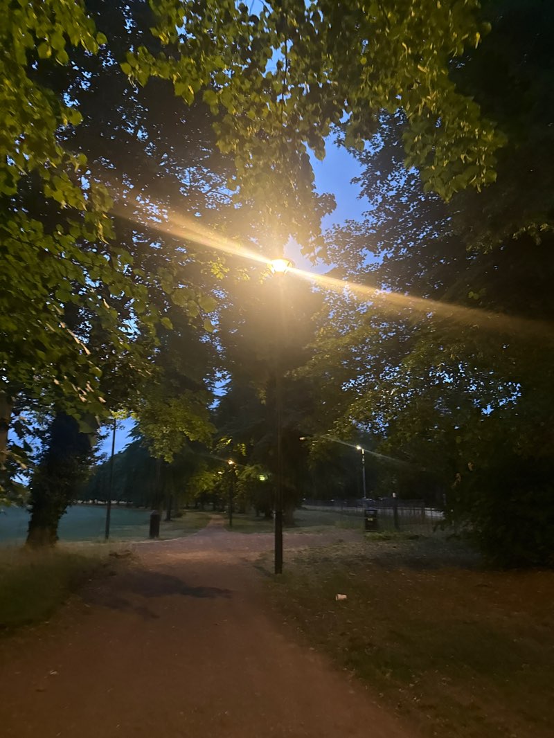 walking near me in Gloucester Park in summer
