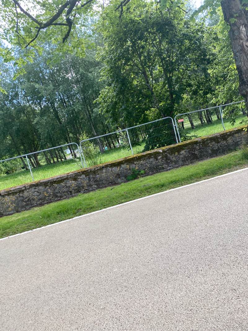 walking near me in Holland Park in spring