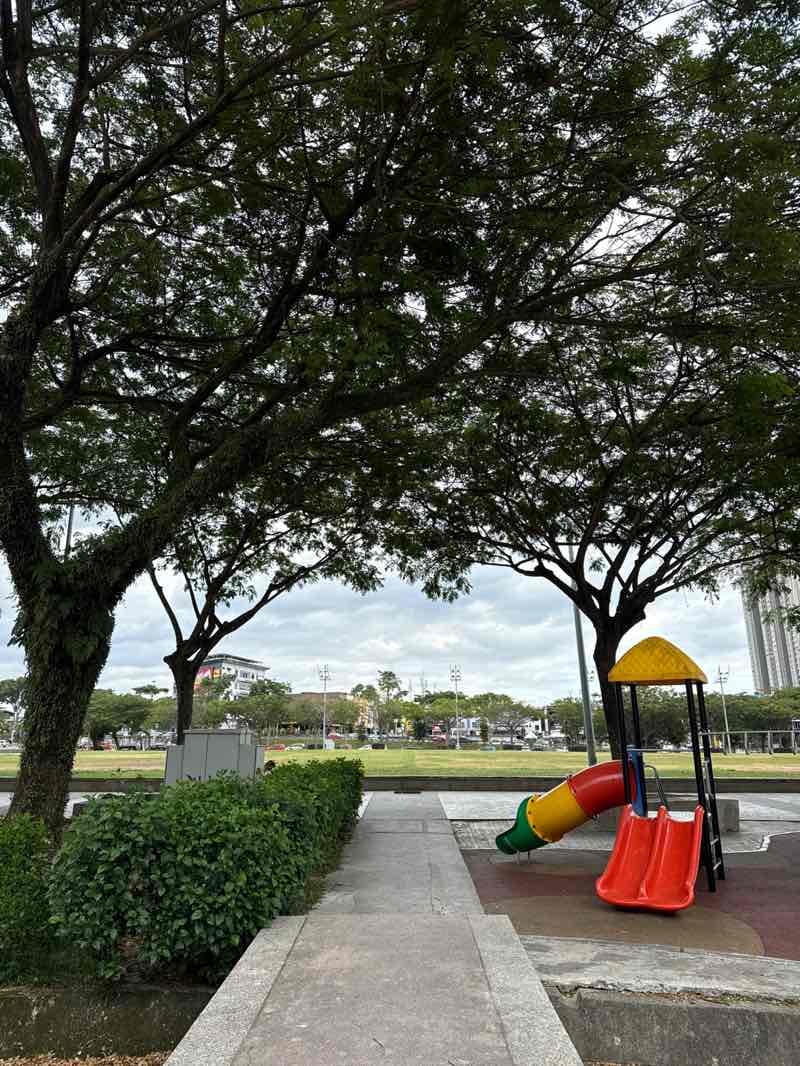 walking near me in Taman Permainan Dataran Nilai in winter