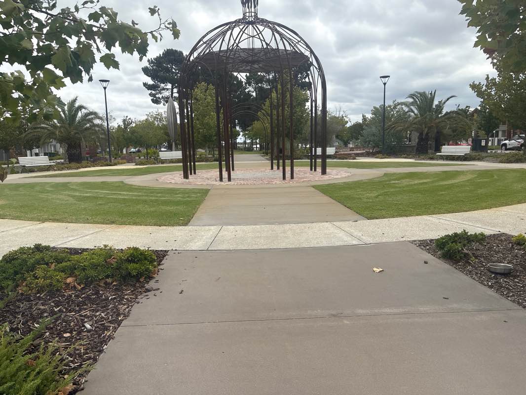 walking near me in Ellen Stirling Gardens in summer