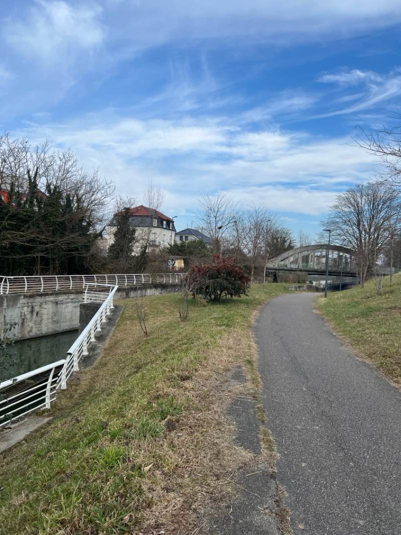walking near me in Parc à sculptures du Nouveau Bassin in winter