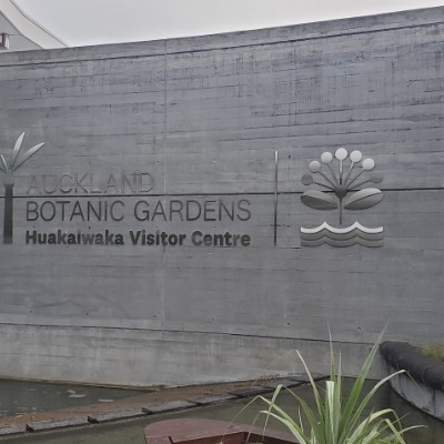 Derek Solomona post 2