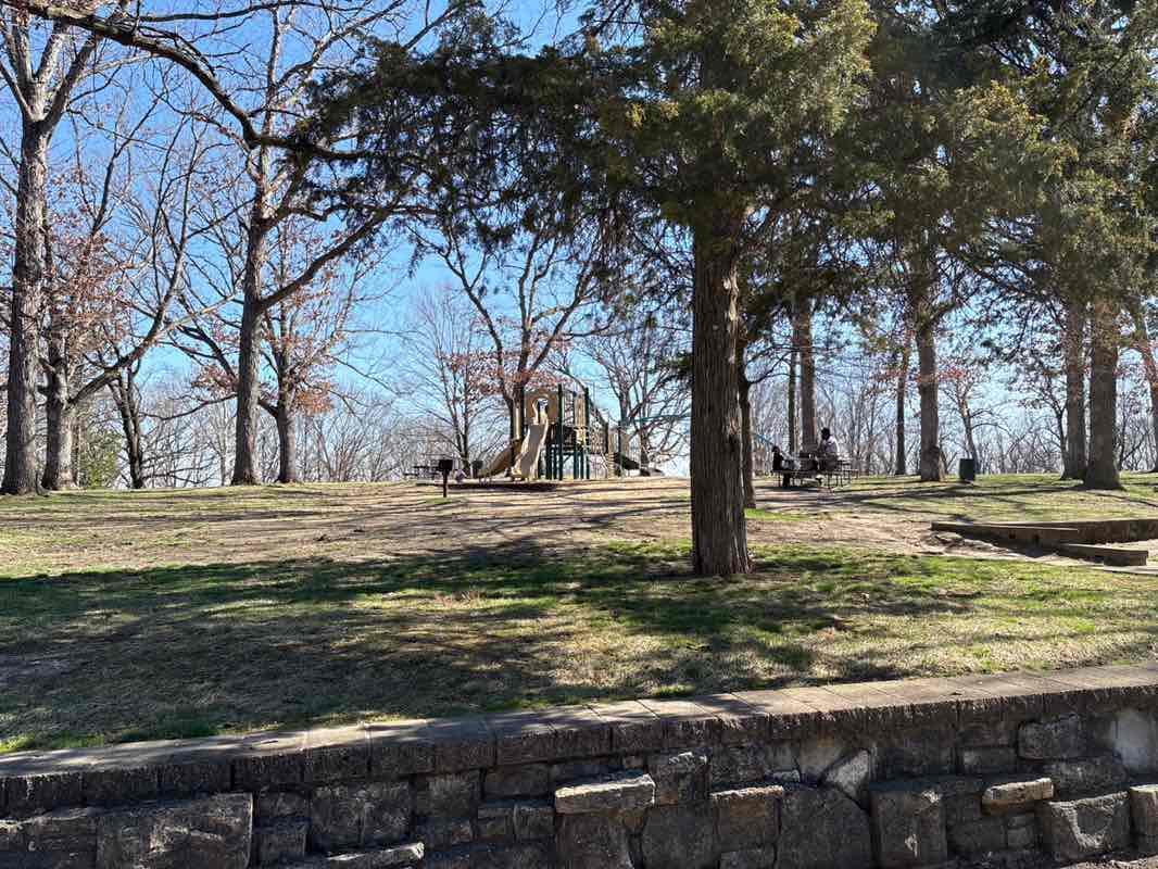 walking near me in Grand View Park in spring