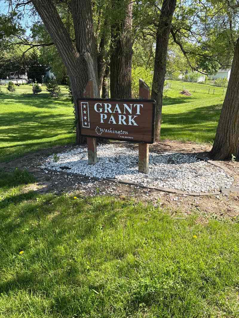walking near me in Grant Park in spring