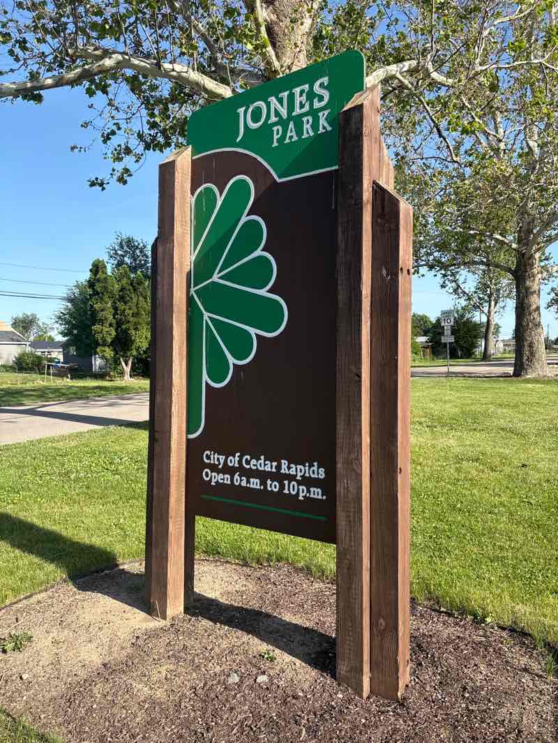 walking near me in Jones Park & Pool in summer