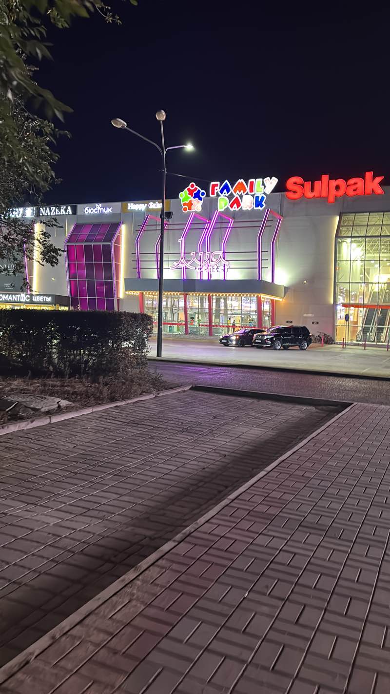 walking near me in Шахматшылыр сквері in autumn