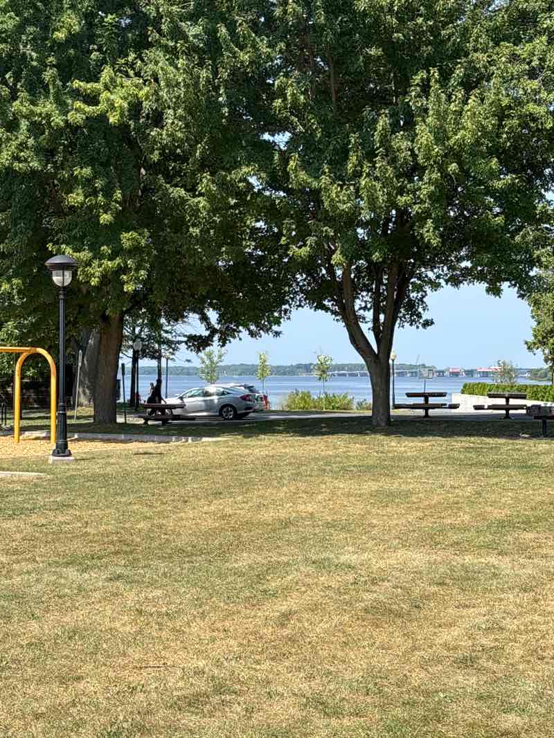 walking near me in Parc Godin in autumn
