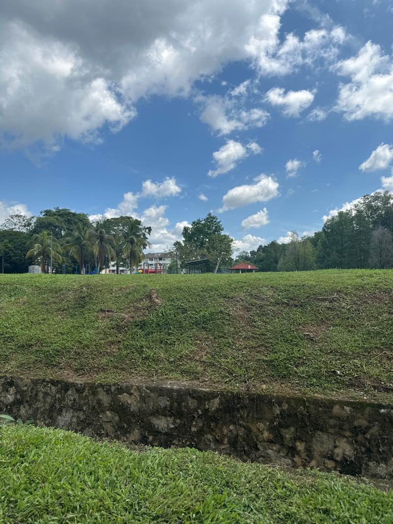 walking near me in Kajang Utama Mini Park in winter