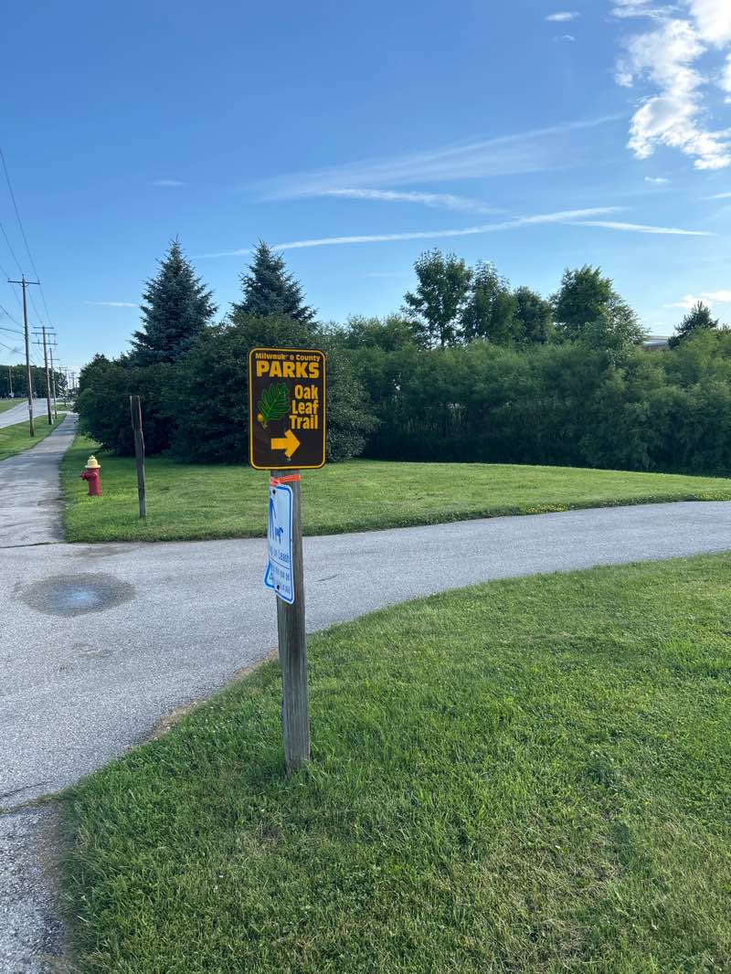 walking near me in Oak Creek Parkway in summer