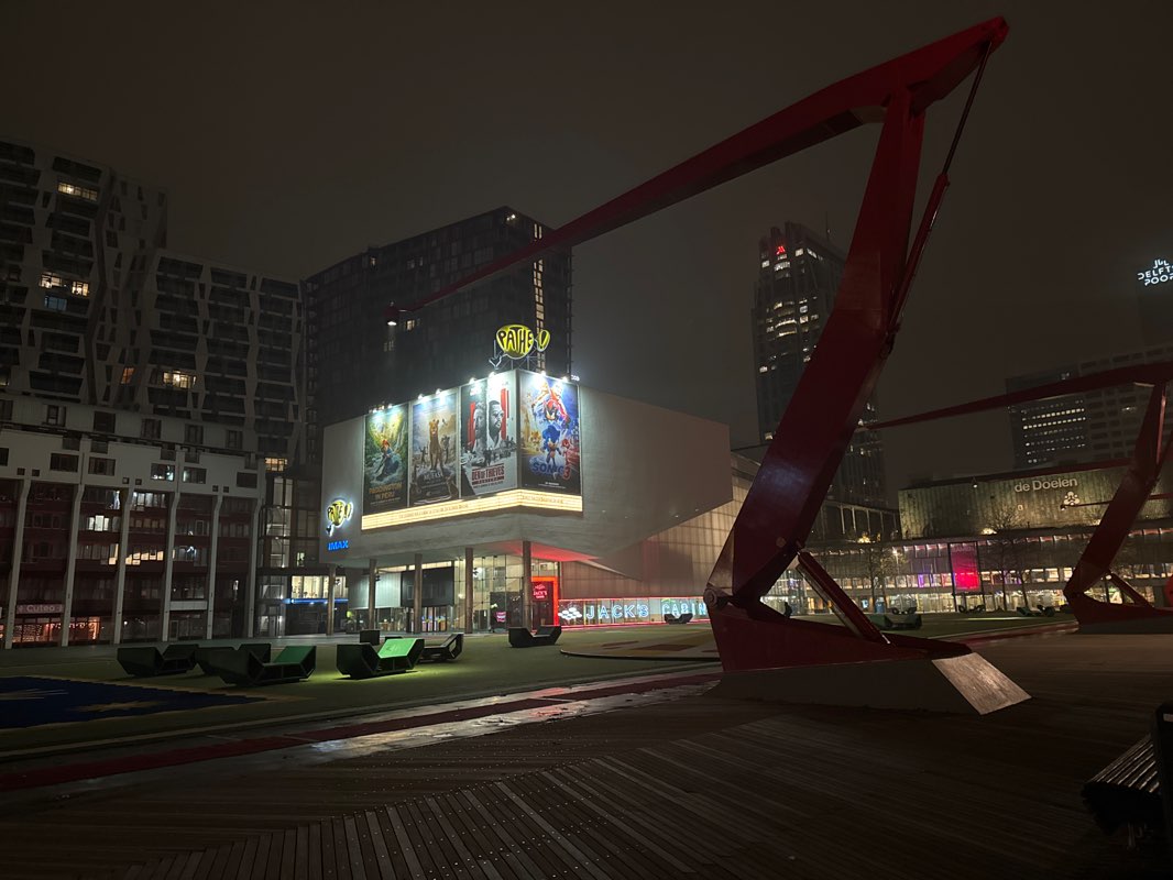 walking near me in Joost Banckertsplaats in winter