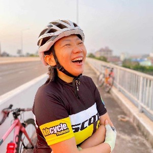 เจ๊บีตรงข้ามอู่รถทัวร์